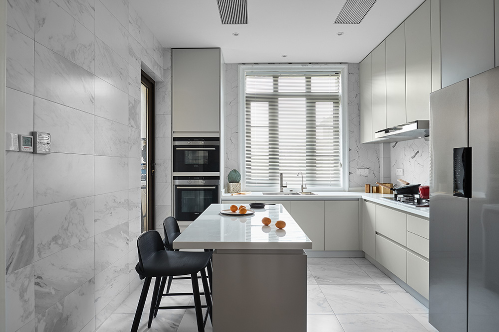 在起風(fēng)的季節(jié)心理向往著柔軟的裝飾設(shè)計(jì)，平凡地過(guò)著舒心的生活-廚房