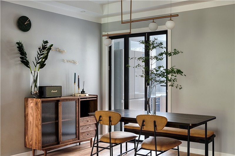 裝修案例現(xiàn)代北歐風格室內(nèi)裝修效果圖-餐廳