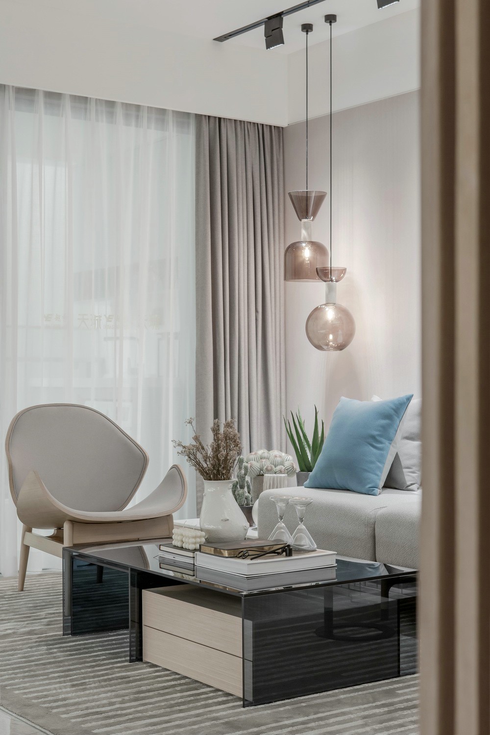 現(xiàn)代簡(jiǎn)約風(fēng)格室內(nèi)設(shè)計(jì)家裝案例-客廳茶幾 現(xiàn)代簡(jiǎn)約風(fēng)格室內(nèi)設(shè)計(jì)家裝案例-客廳茶幾