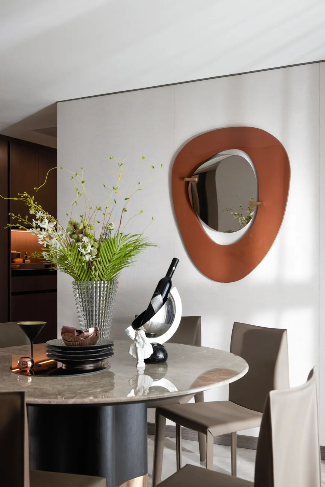 現(xiàn)代輕奢風格室內(nèi)設計家裝案例-餐廳