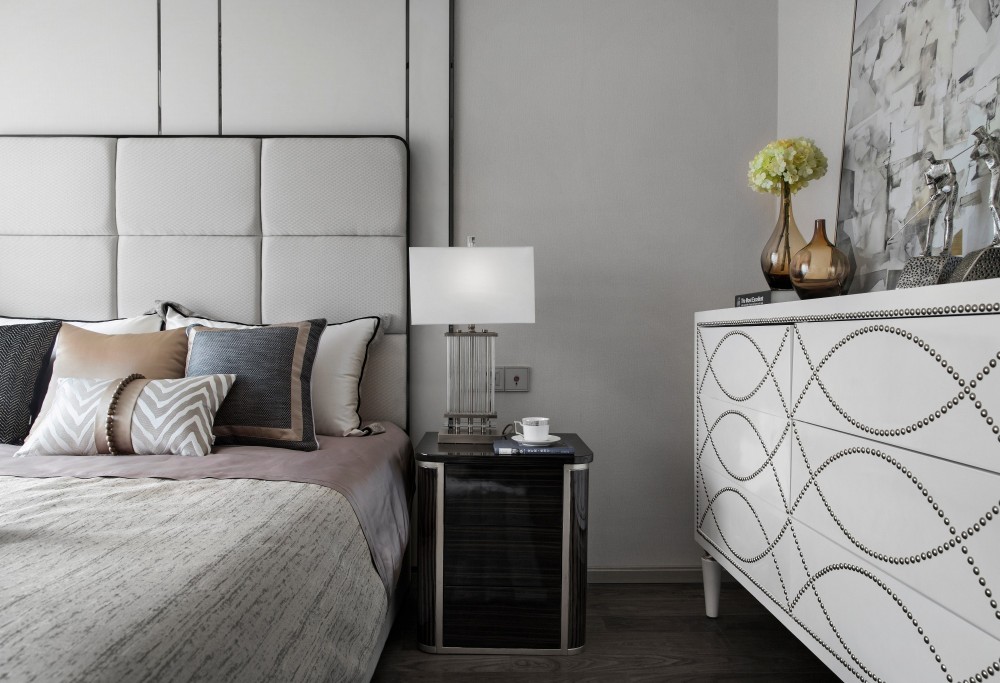 現(xiàn)代輕奢風(fēng)格室內(nèi)設(shè)計(jì)家裝案例-臥室床頭柜