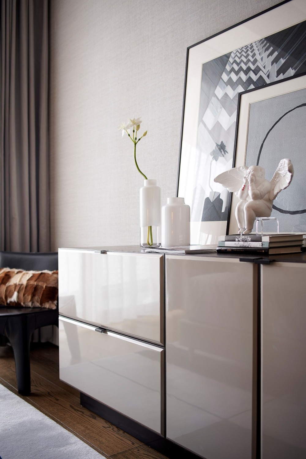 古典輕奢混搭風(fēng)格室內(nèi)設(shè)計家裝案例-床頭柜 古典輕奢混搭風(fēng)格室內(nèi)設(shè)計家裝案例-床頭柜