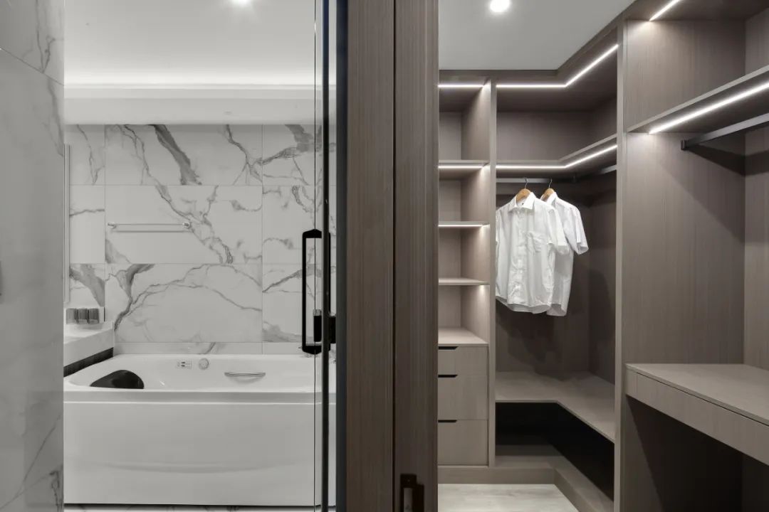 現(xiàn)代簡約風格室內設計家裝案例-衛(wèi)生間衣帽間