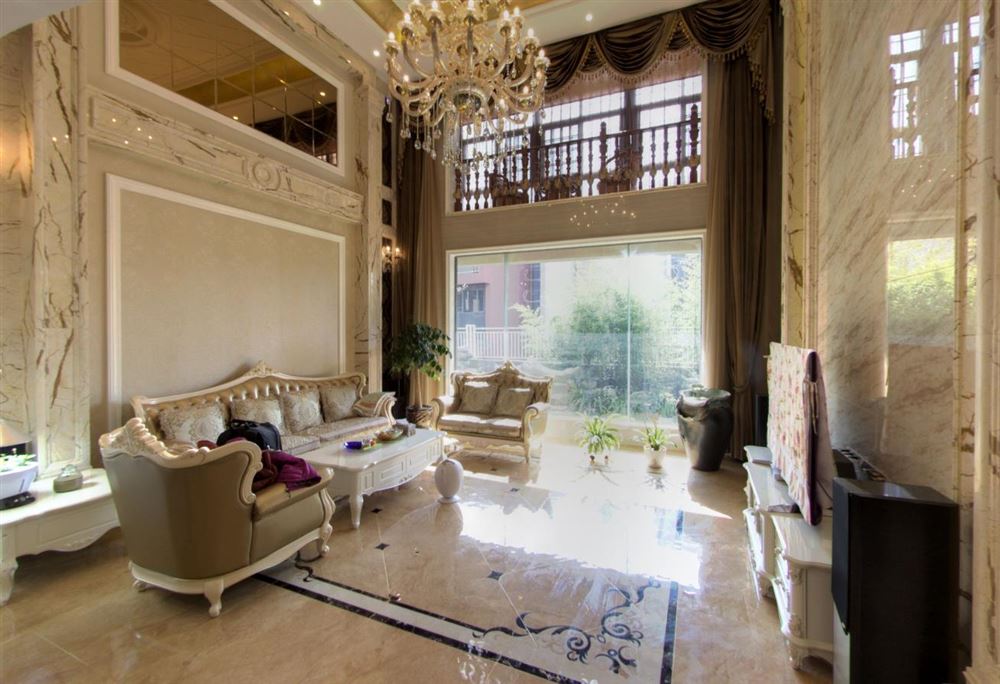 楚雄彝族自治州北浦小區(qū)歐式風格別墅裝修案例